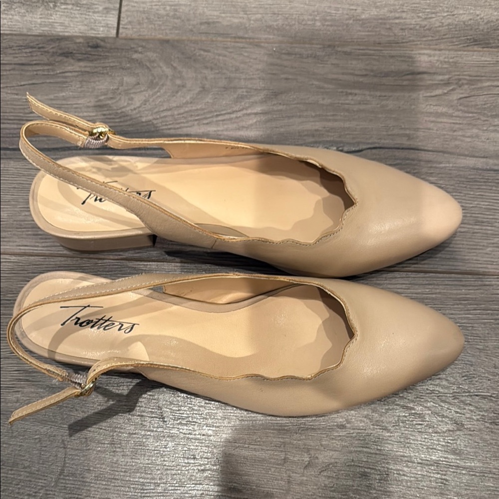 Trotters Cream Slingback Flats with Pointed Toe